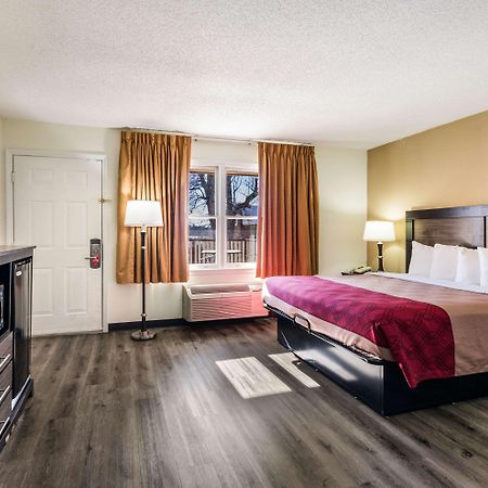 Econo Lodge Glade Springs I-81 Екстериор снимка