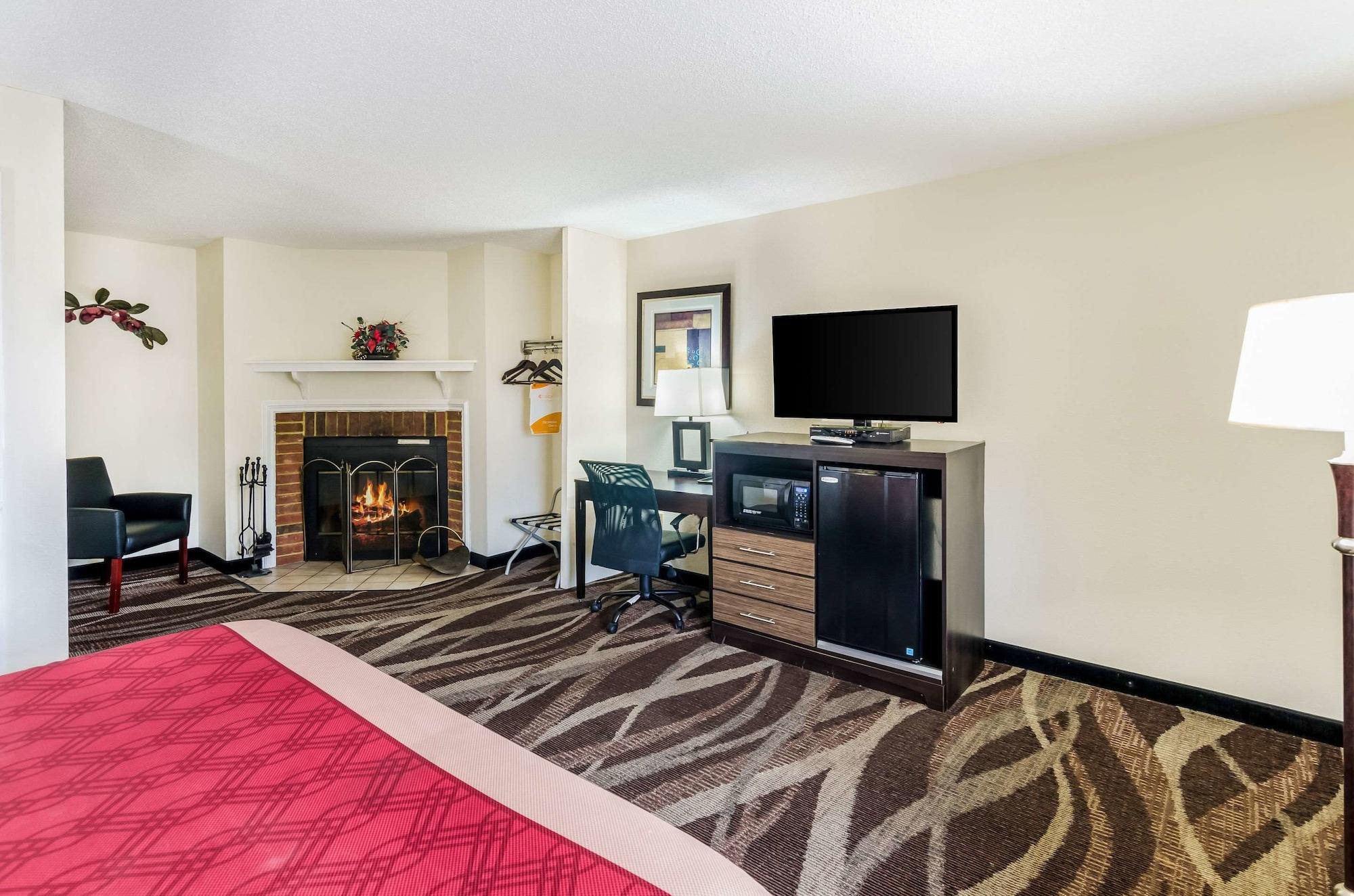 Econo Lodge Glade Springs I-81 Екстериор снимка