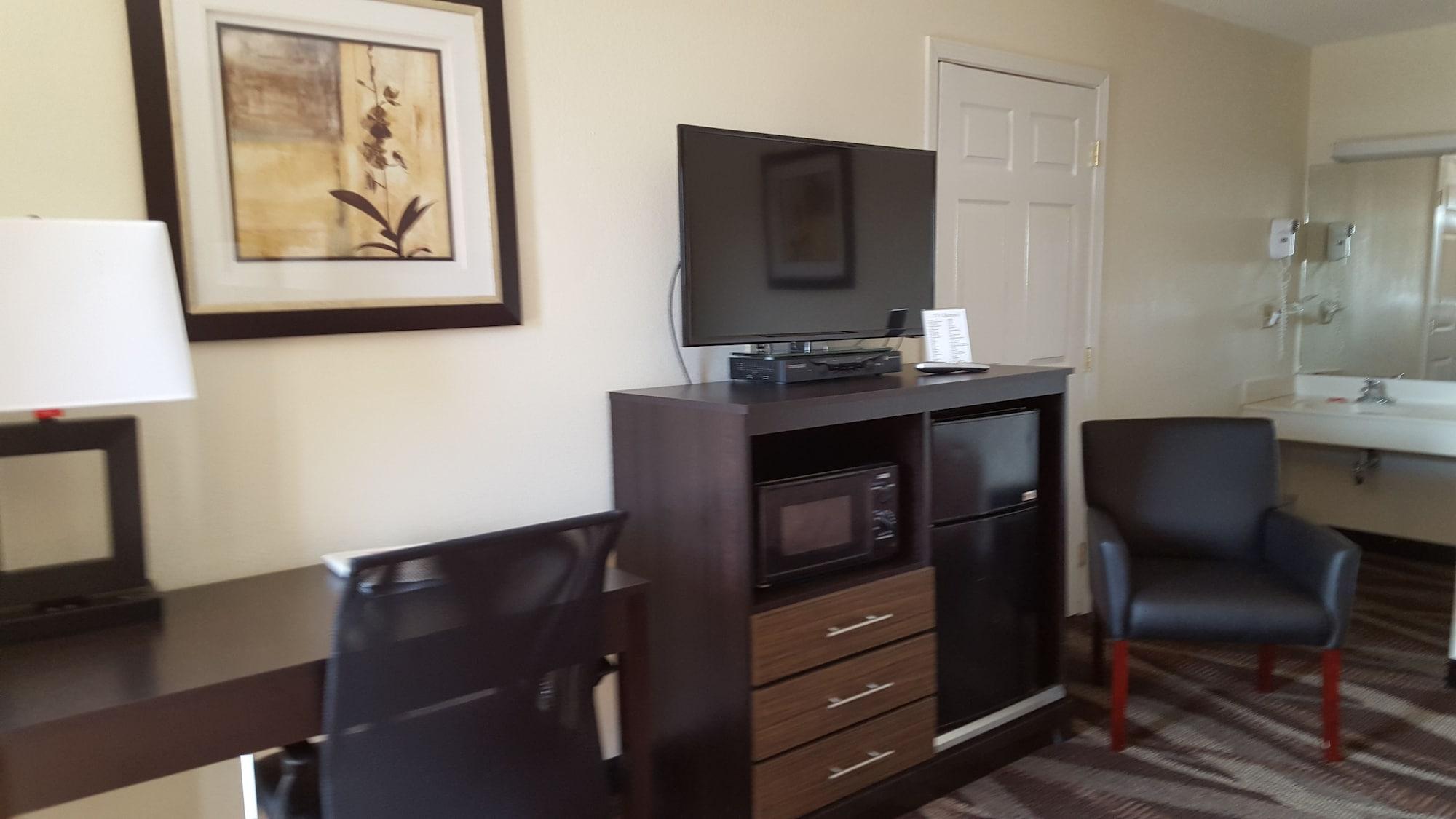 Econo Lodge Glade Springs I-81 Екстериор снимка