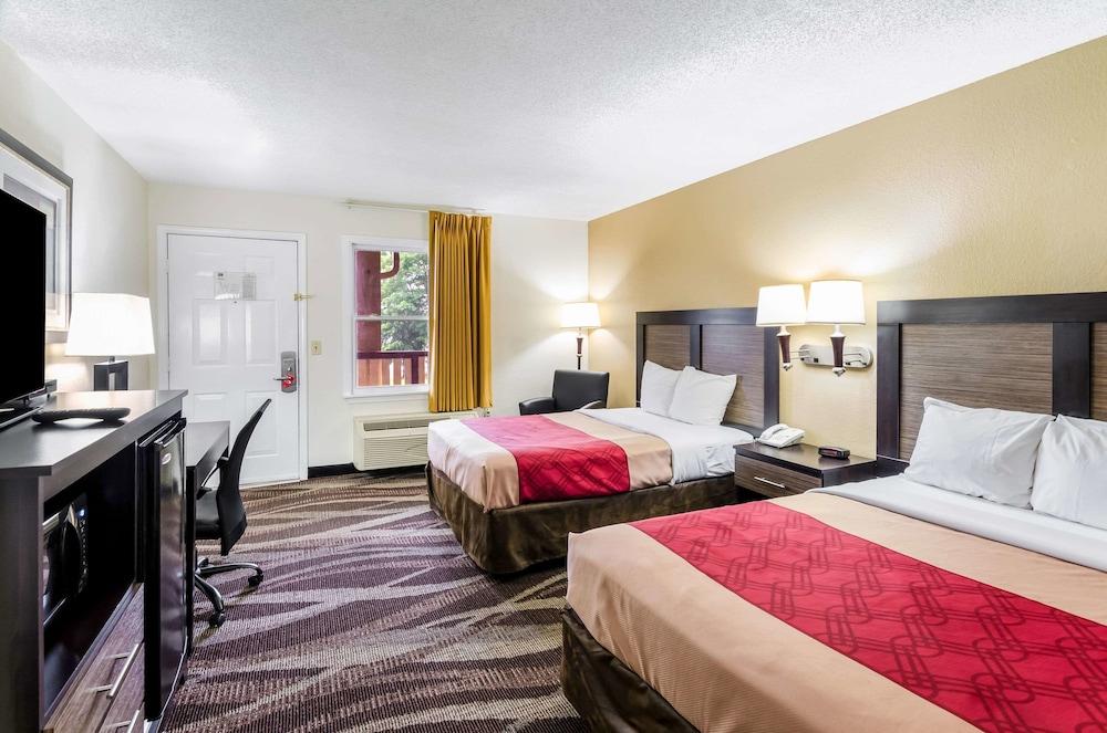 Econo Lodge Glade Springs I-81 Екстериор снимка