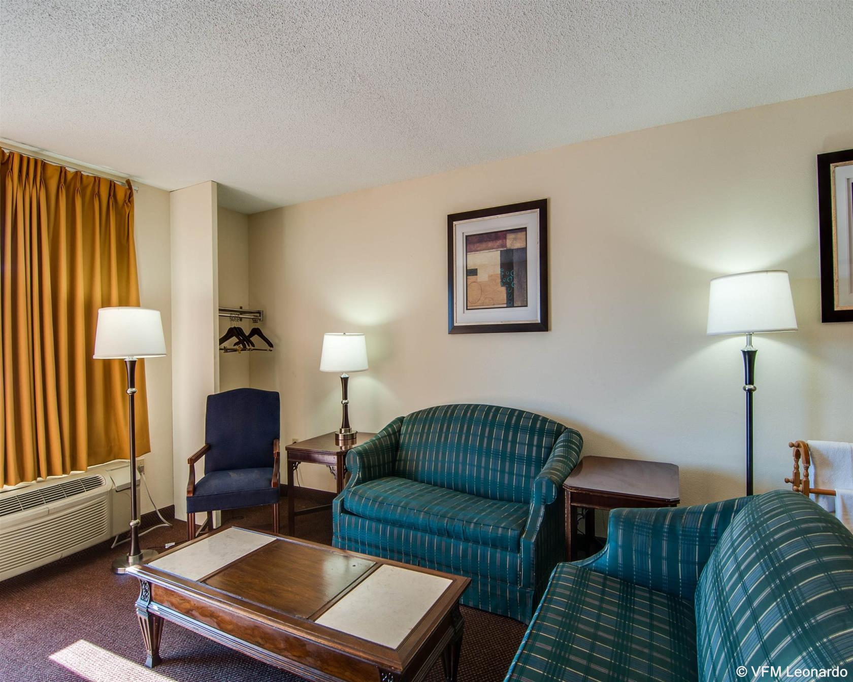 Econo Lodge Glade Springs I-81 Екстериор снимка