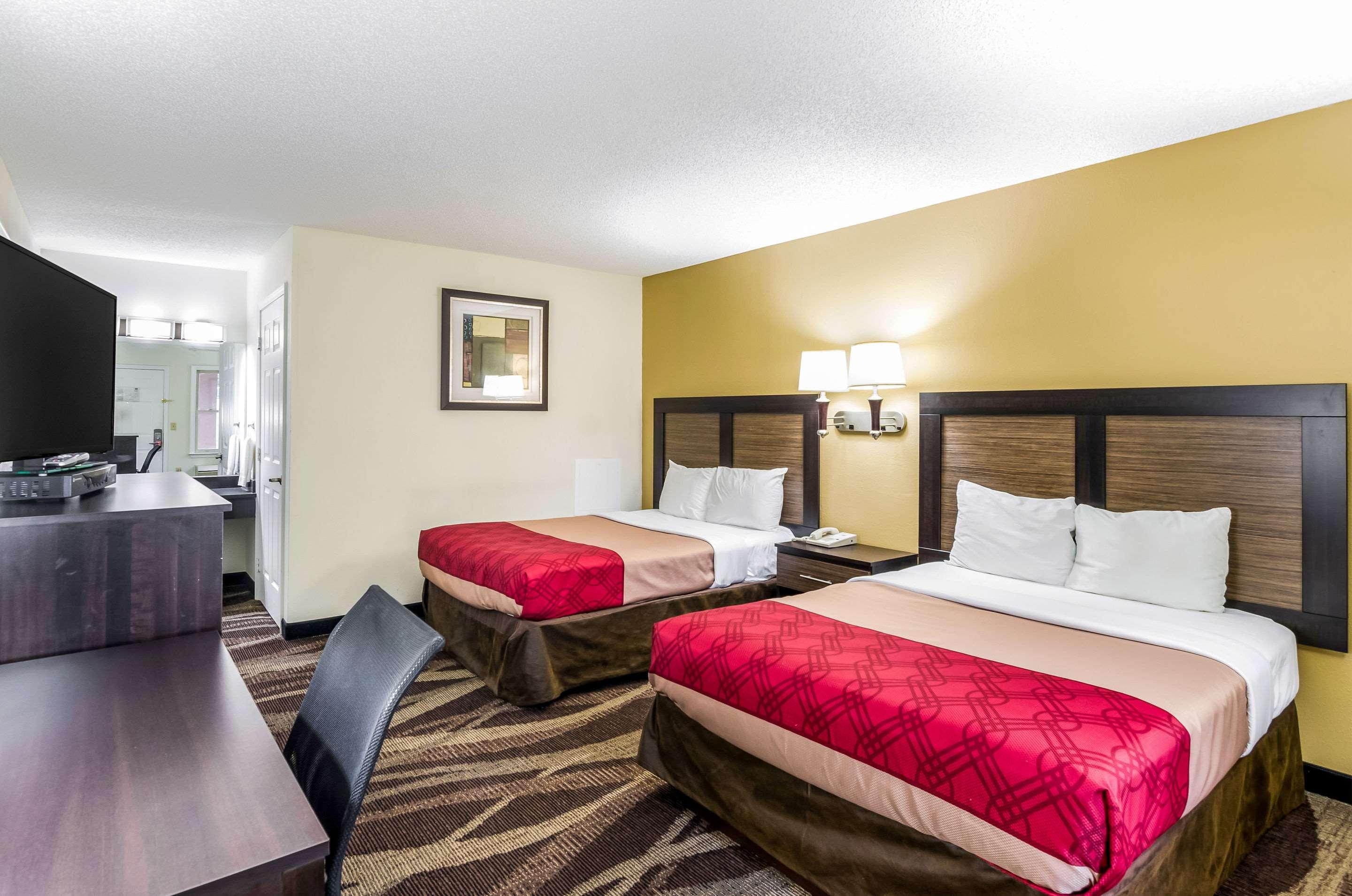 Econo Lodge Glade Springs I-81 Екстериор снимка