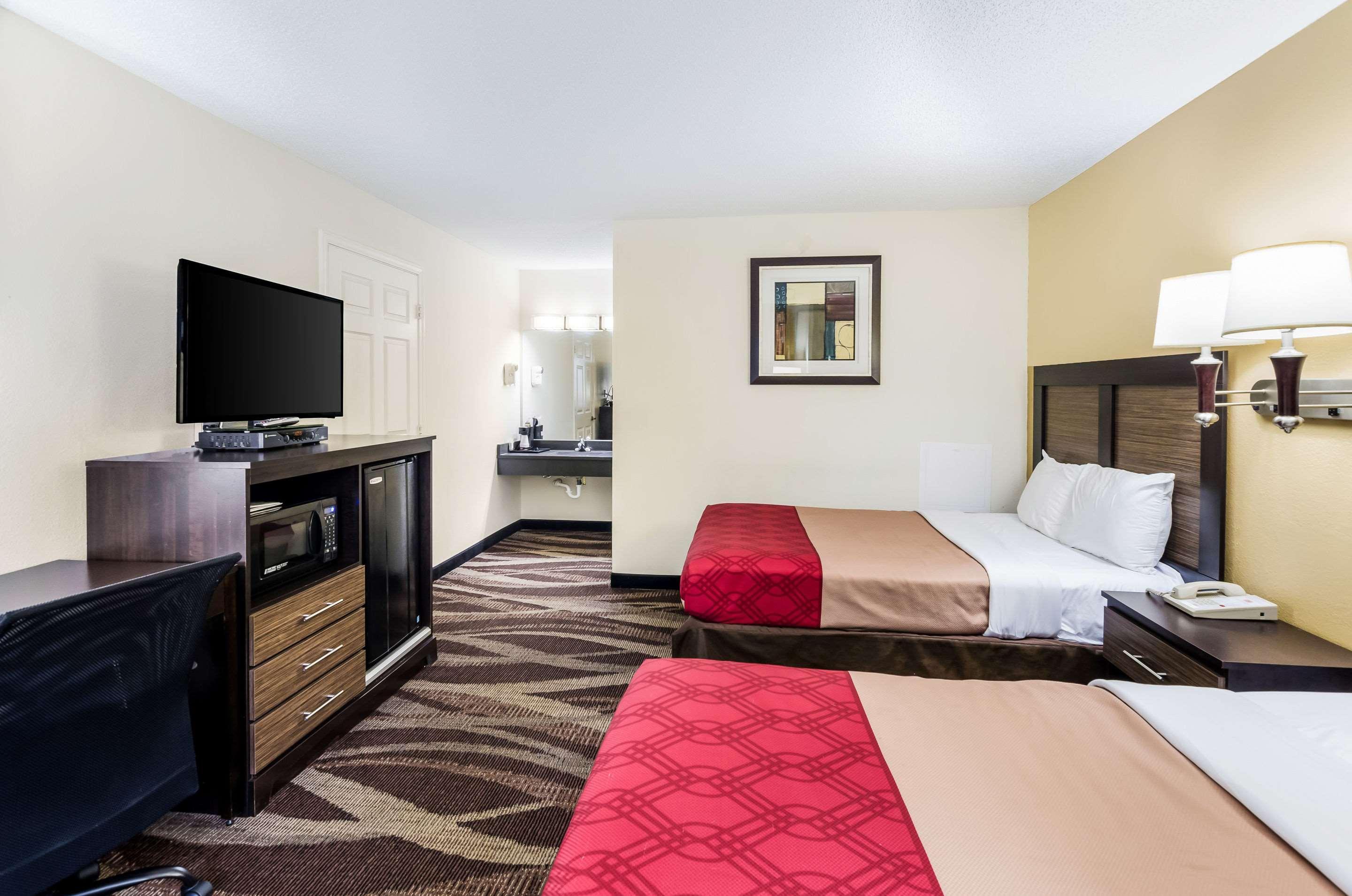 Econo Lodge Glade Springs I-81 Екстериор снимка