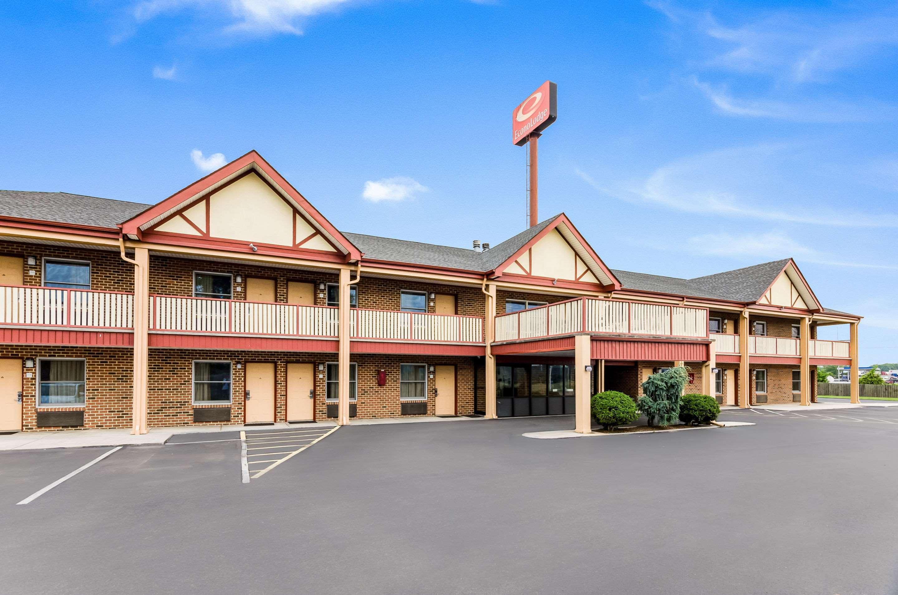 Econo Lodge Glade Springs I-81 Екстериор снимка