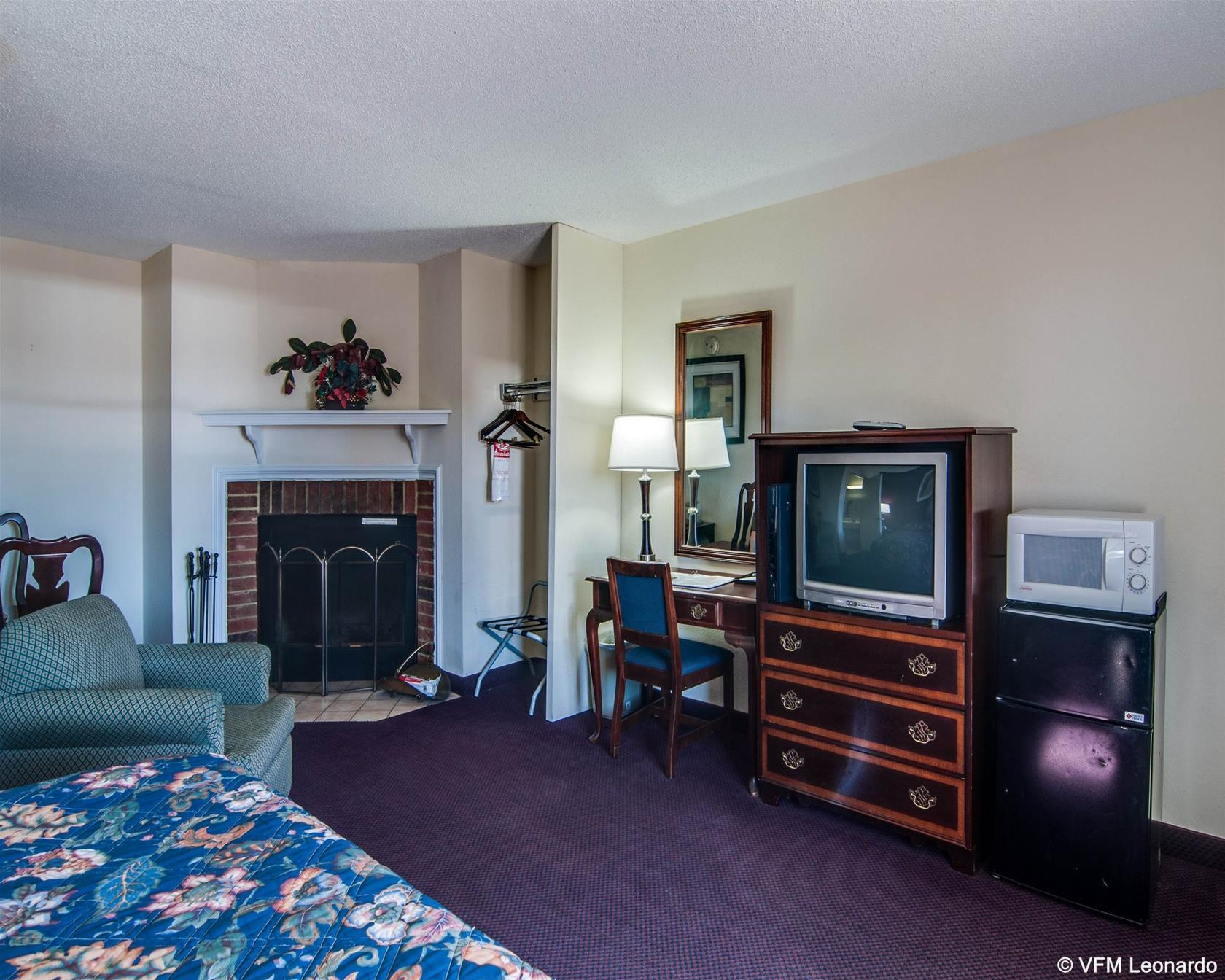 Econo Lodge Glade Springs I-81 Екстериор снимка