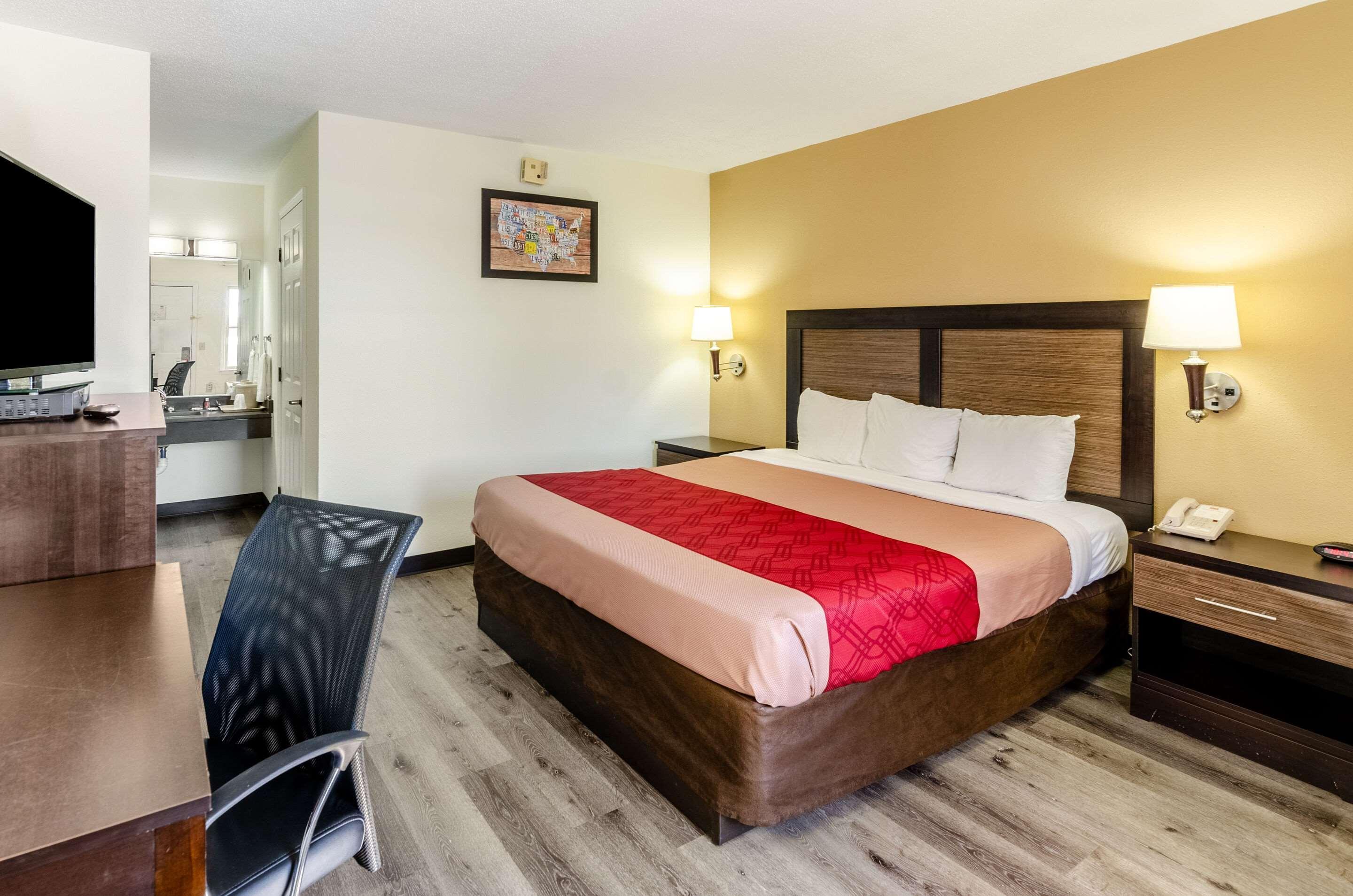 Econo Lodge Glade Springs I-81 Екстериор снимка