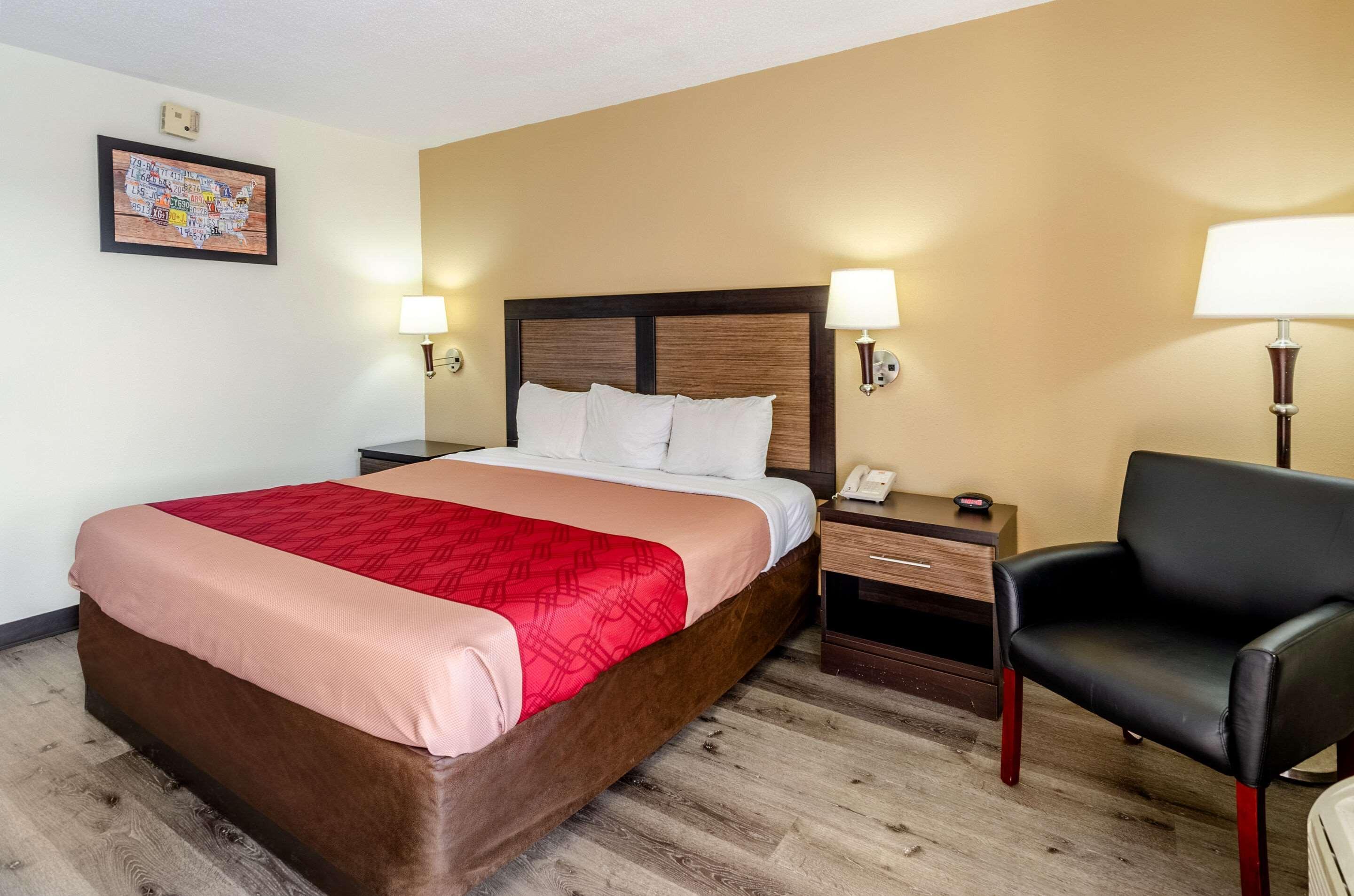 Econo Lodge Glade Springs I-81 Екстериор снимка
