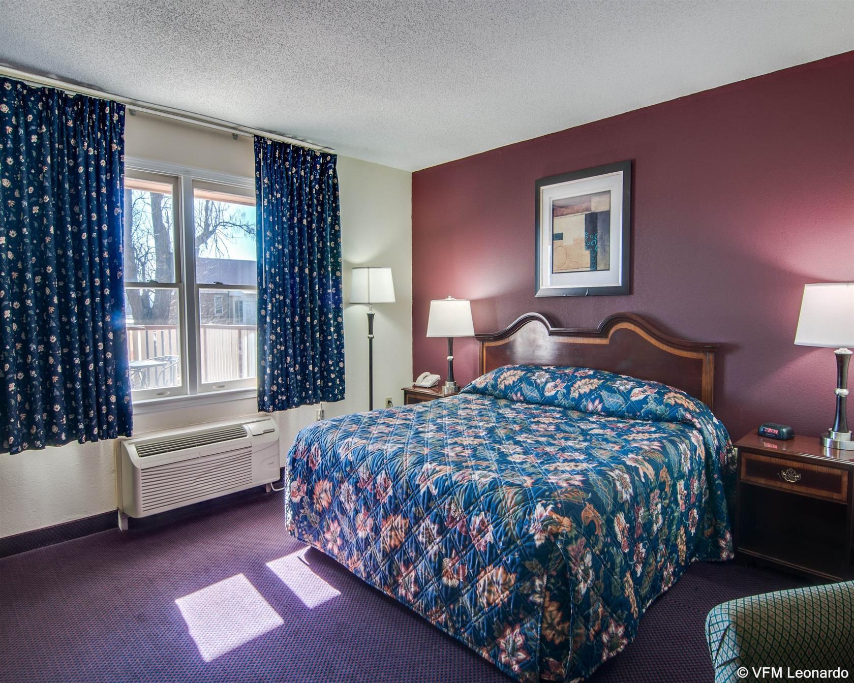 Econo Lodge Glade Springs I-81 Екстериор снимка