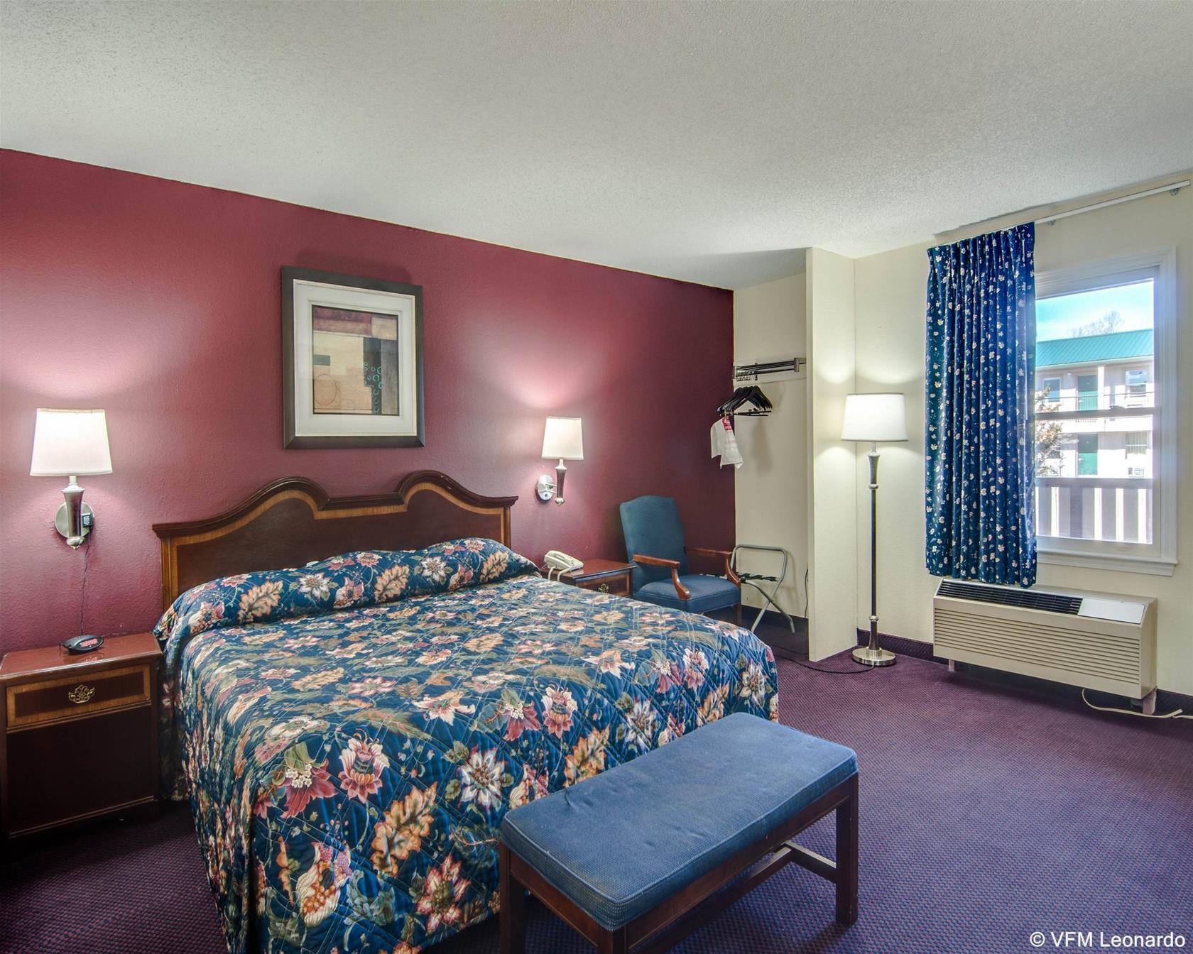Econo Lodge Glade Springs I-81 Екстериор снимка