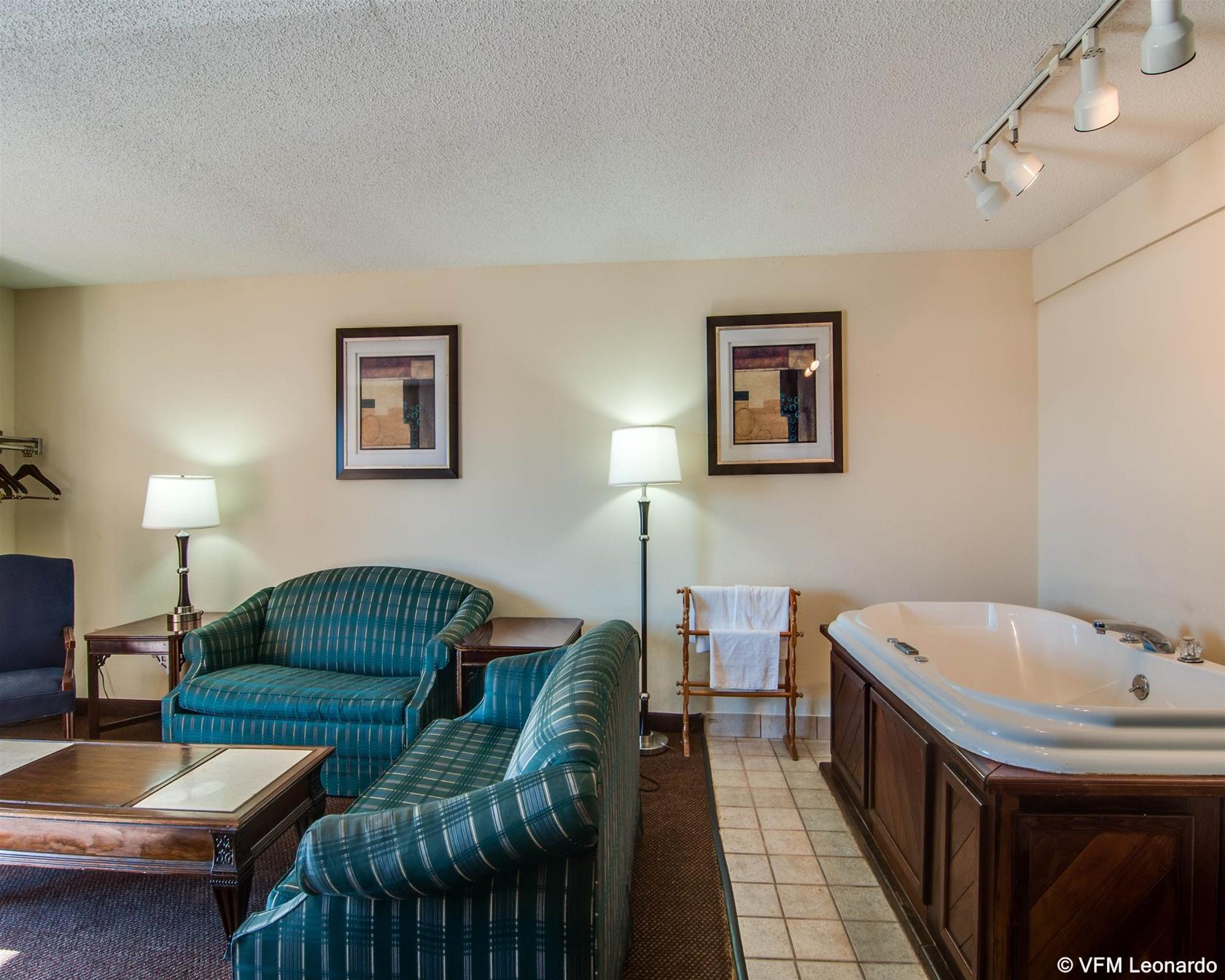 Econo Lodge Glade Springs I-81 Екстериор снимка