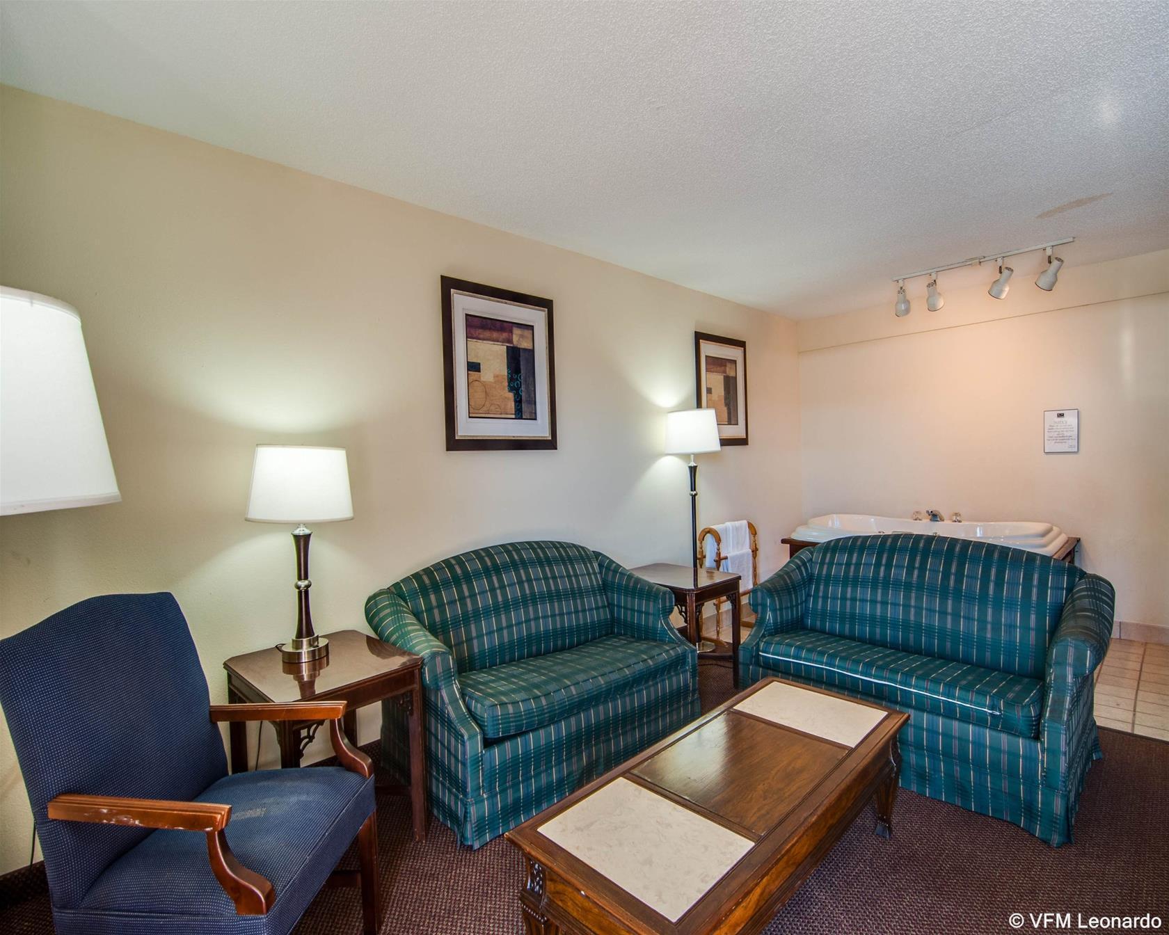 Econo Lodge Glade Springs I-81 Екстериор снимка