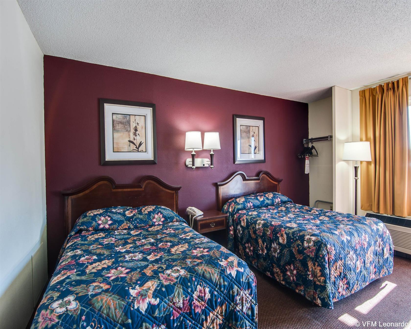 Econo Lodge Glade Springs I-81 Екстериор снимка