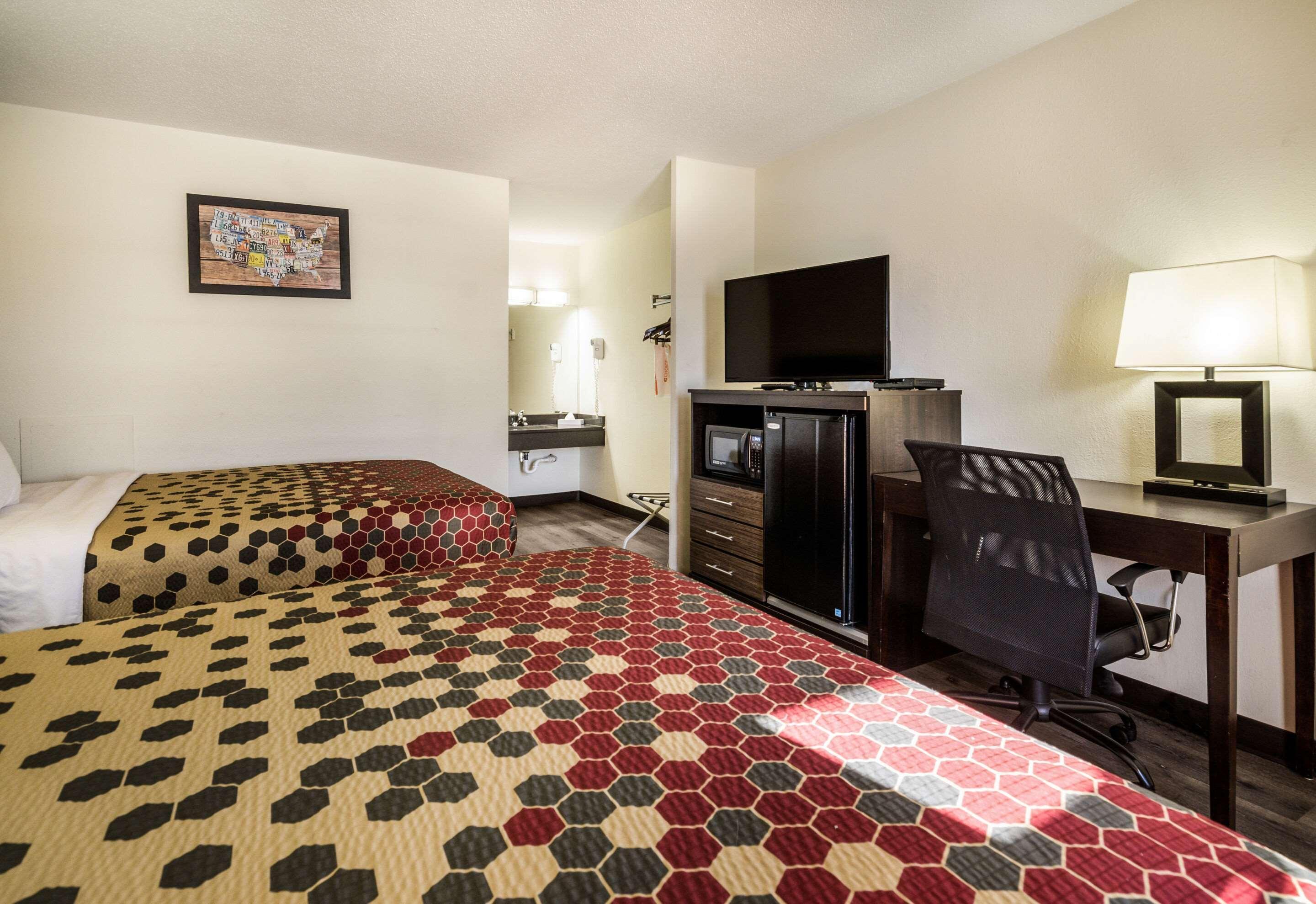 Econo Lodge Glade Springs I-81 Екстериор снимка