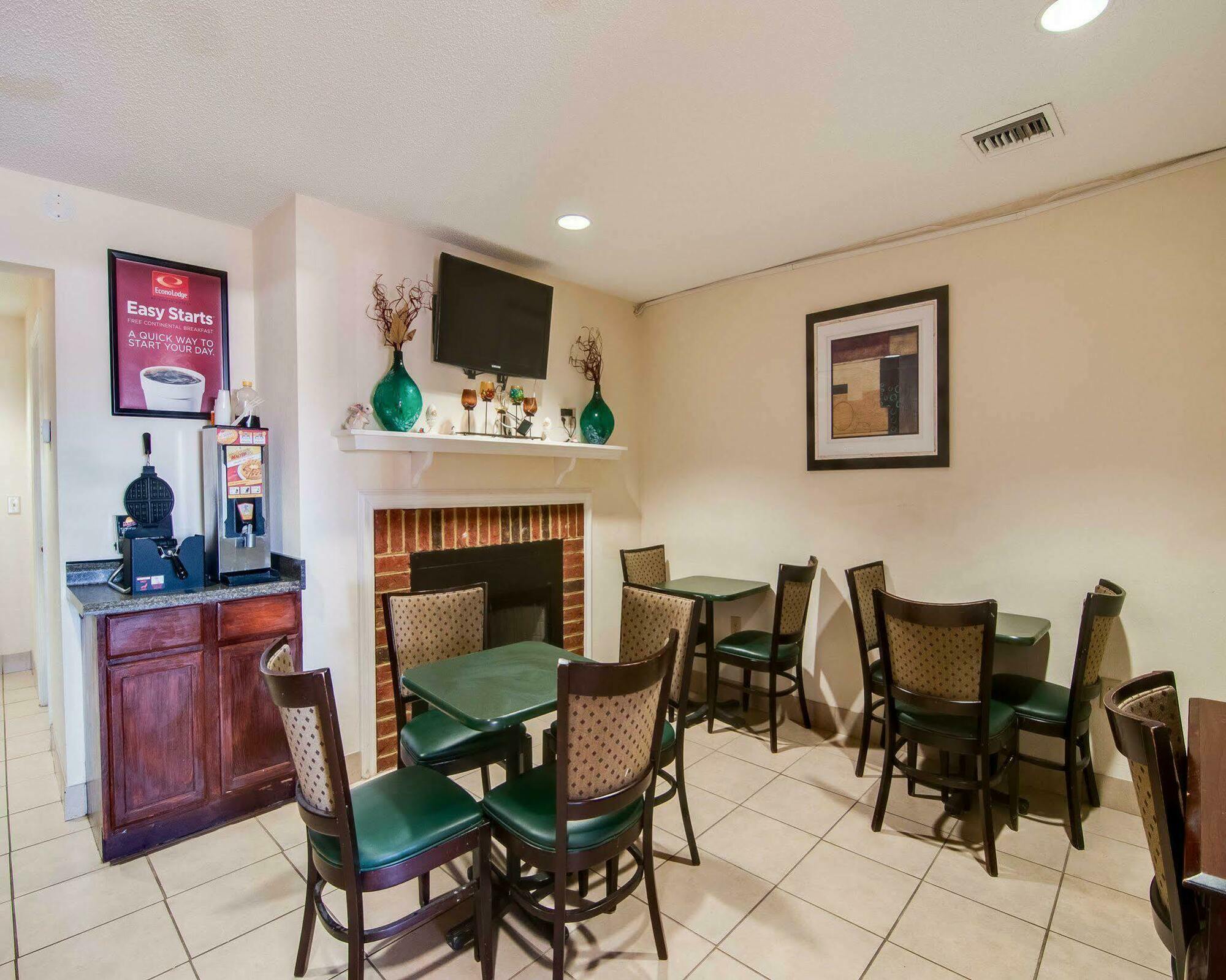 Econo Lodge Glade Springs I-81 Екстериор снимка